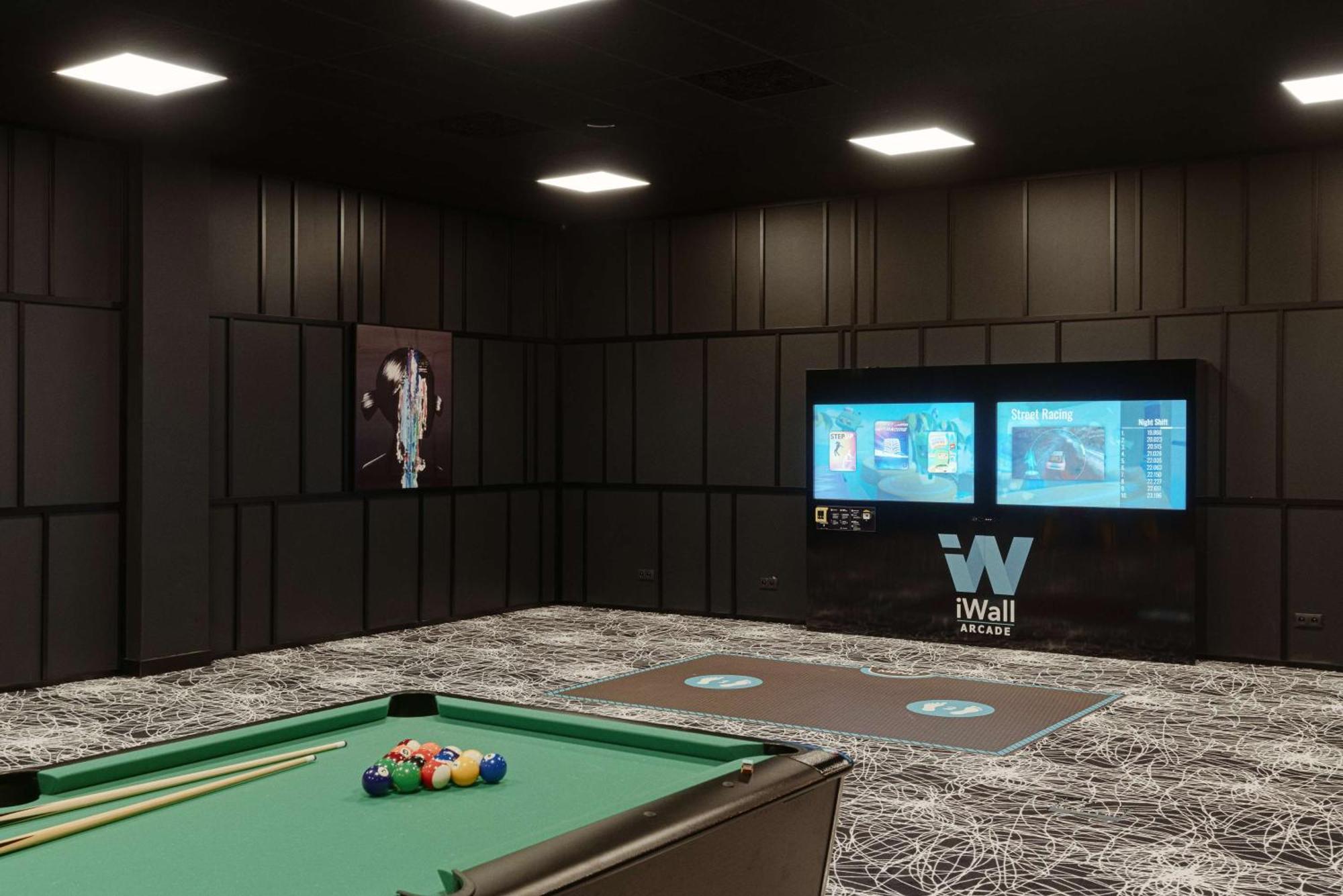 Radisson Blu Resort & Conference Center, Ostroda Mazury Εξωτερικό φωτογραφία A pool table with a wall mounted TV