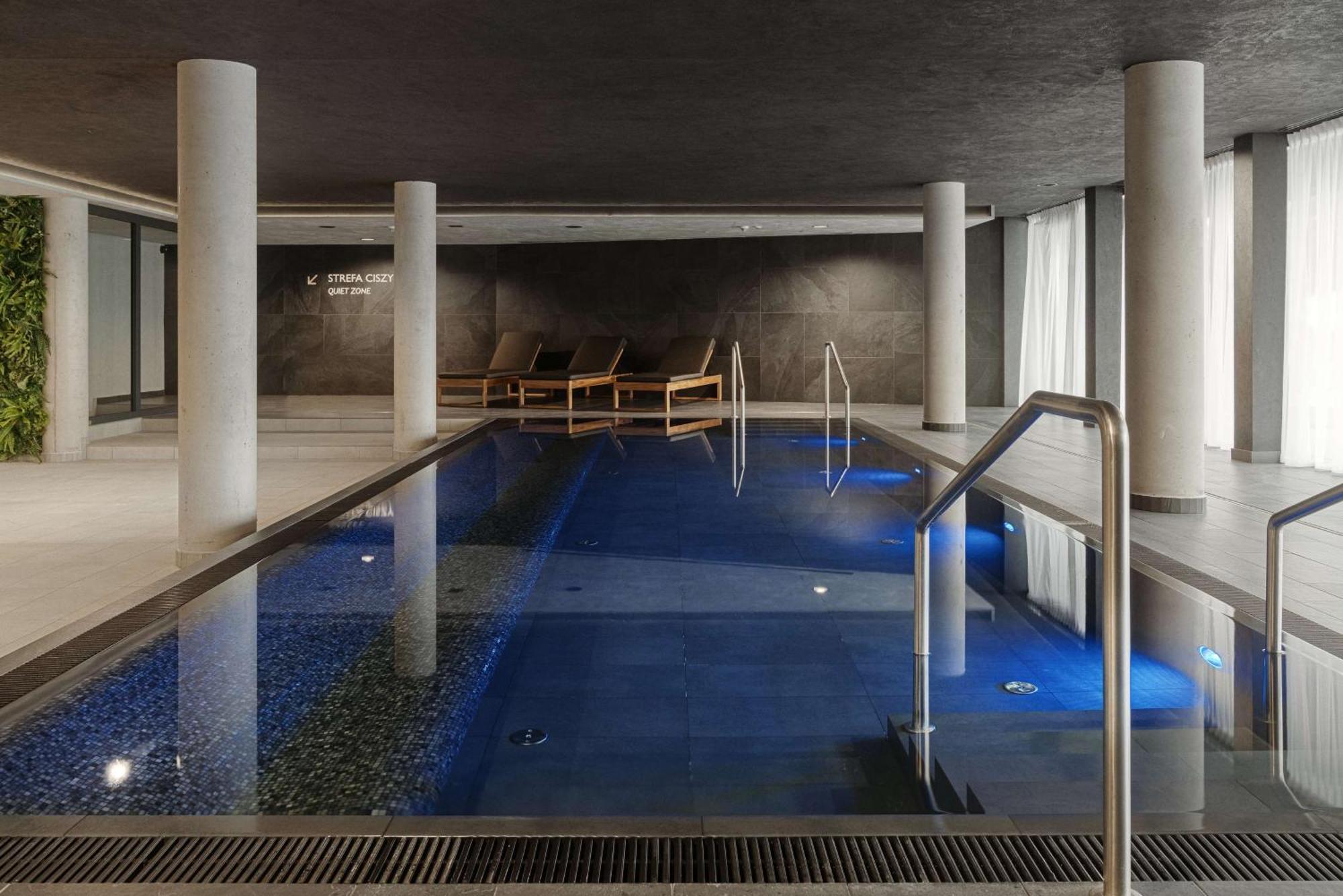 Radisson Blu Resort & Conference Center, Ostroda Mazury Εξωτερικό φωτογραφία The swimming pool at the hotel